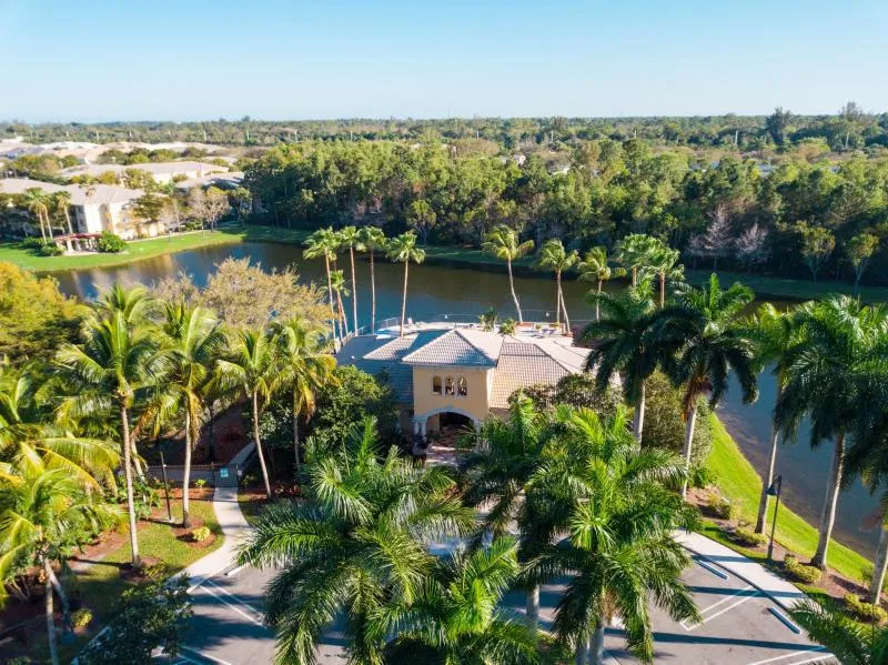 1400 Crestwood Court S #1402 Royal Palm Beach, FL 33411