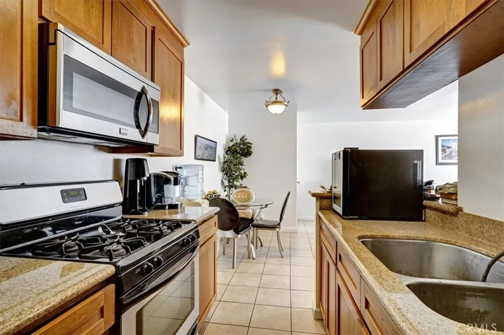 20327 Saticoy #309 Winnetka, CA 91306