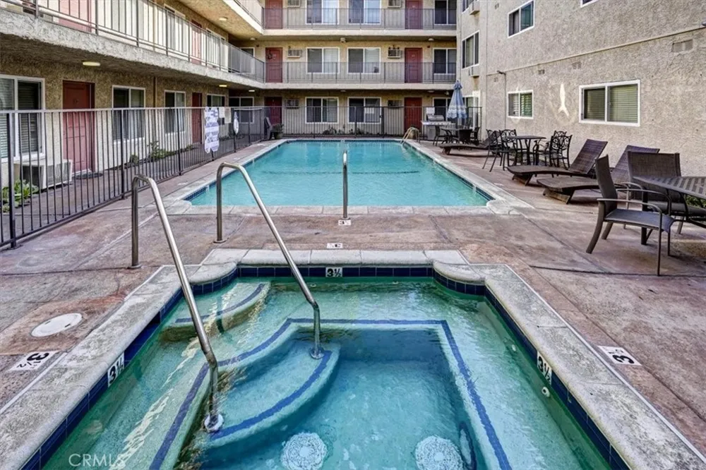20327 Saticoy #309 Winnetka, CA 91306