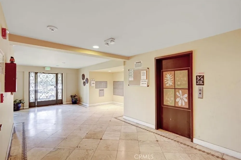 20327 Saticoy #309 Winnetka, CA 91306