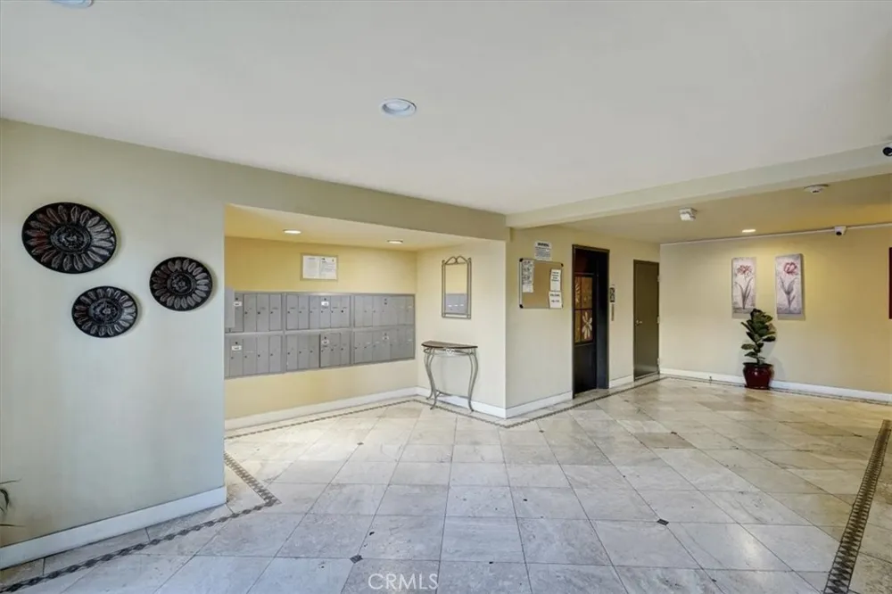 20327 Saticoy #309 Winnetka, CA 91306