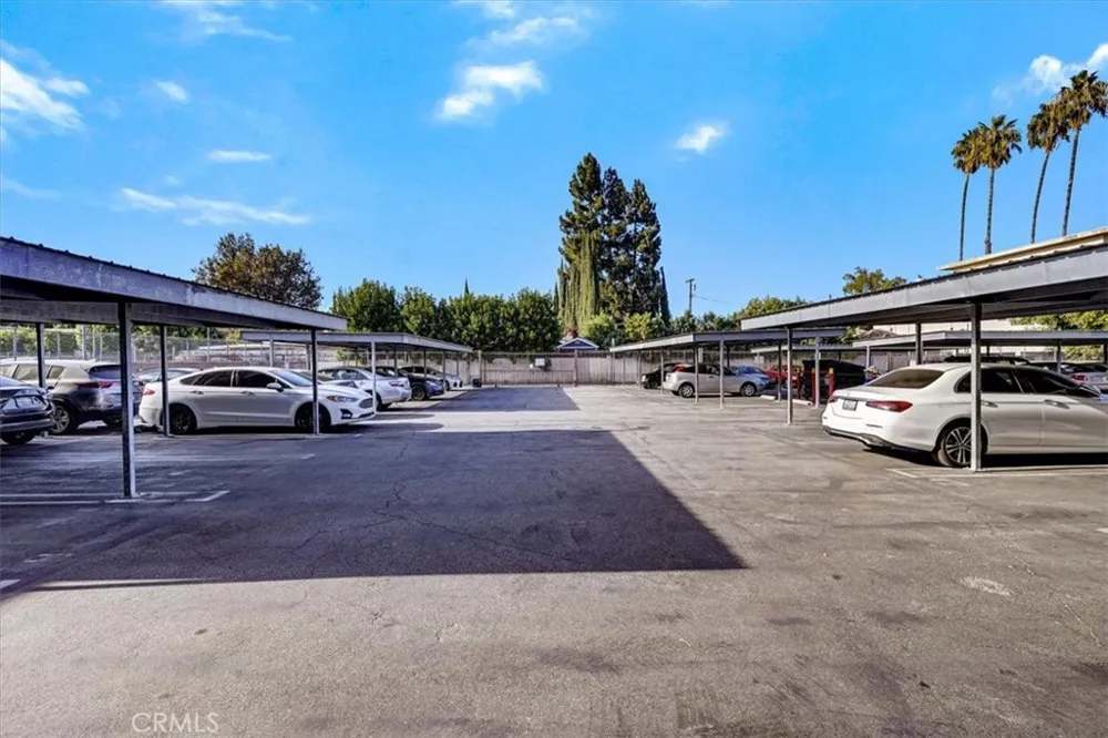 20327 Saticoy #309 Winnetka, CA 91306