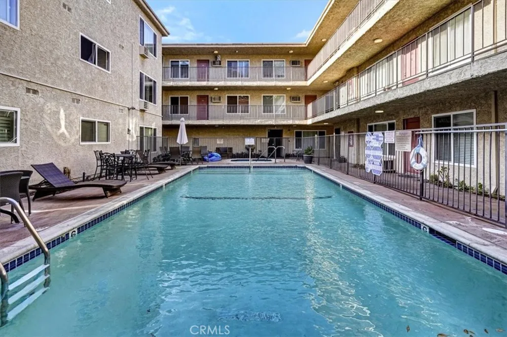20327 Saticoy #309 Winnetka, CA 91306