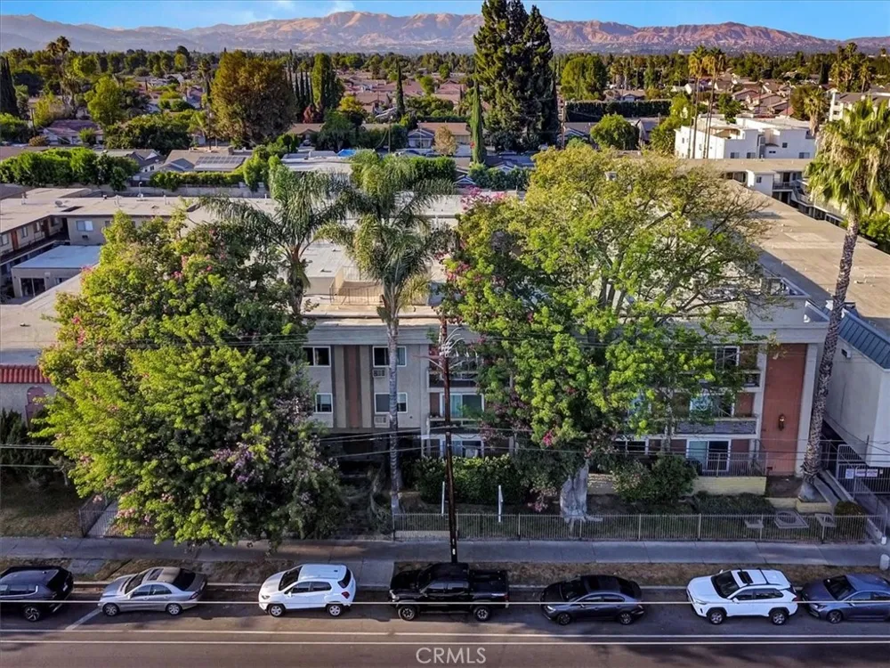 20327 Saticoy #309 Winnetka, CA 91306