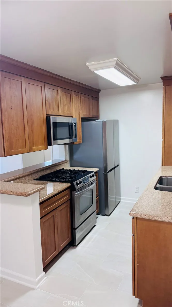 20327 Saticoy #309 Winnetka, CA 91306
