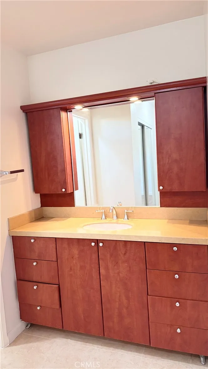 20327 Saticoy #309 Winnetka, CA 91306