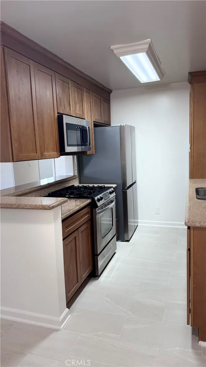 20327 Saticoy #309 Winnetka, CA 91306