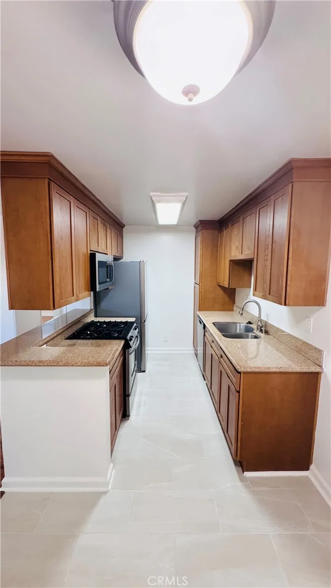 20327 Saticoy #309 Winnetka, CA 91306