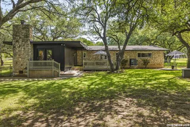 330 Yucca Dr Kingsland, TX 78639