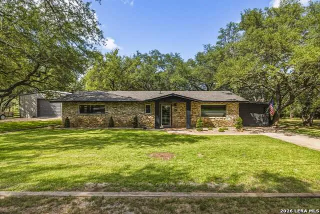 330 Yucca Dr Kingsland, TX 78639