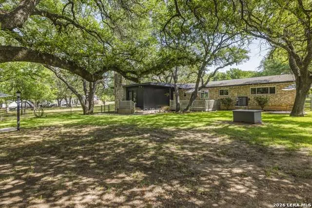 330 Yucca Dr Kingsland, TX 78639