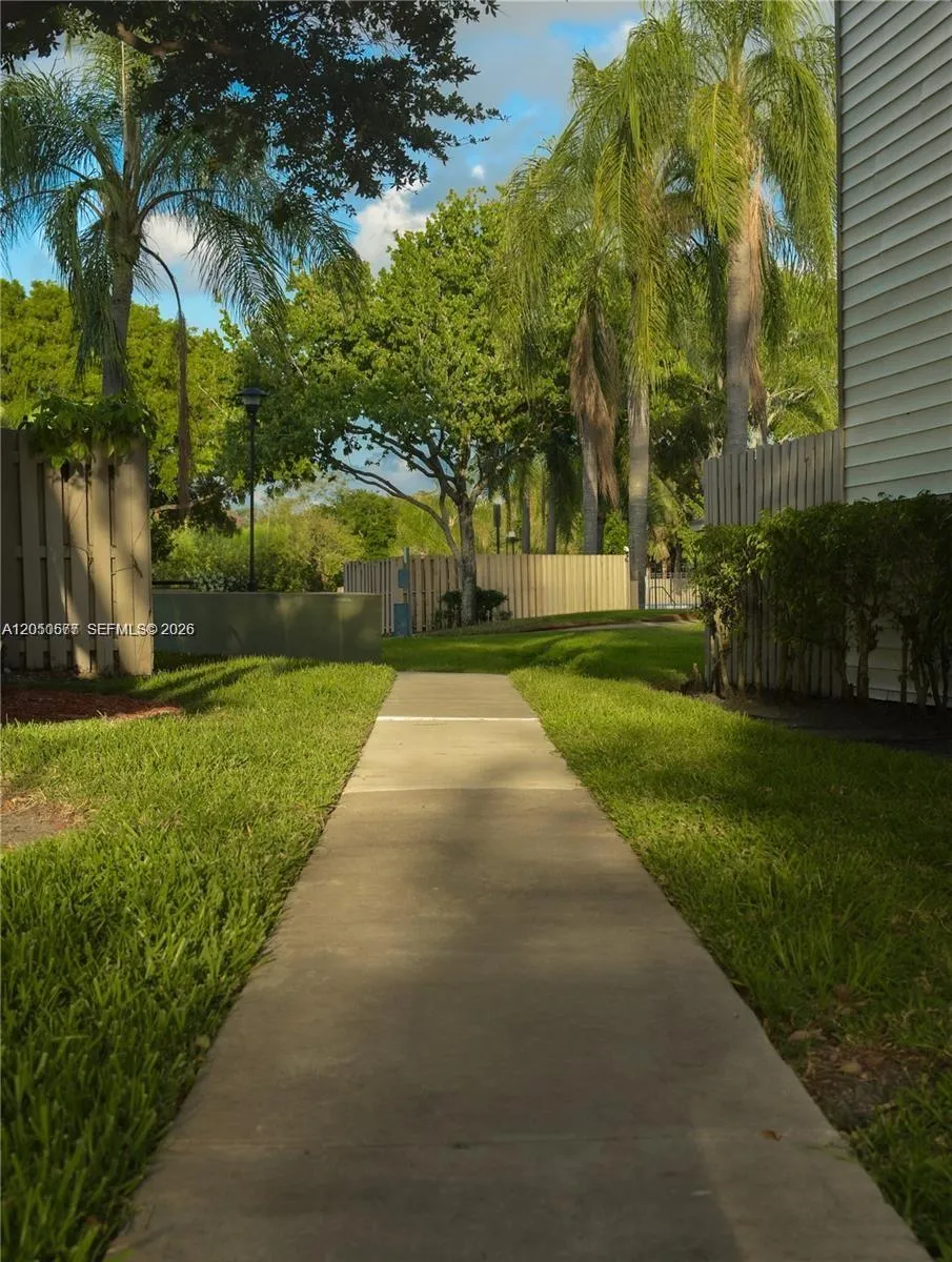 3534 NW 98th Ter #3H Sunrise, FL 33351