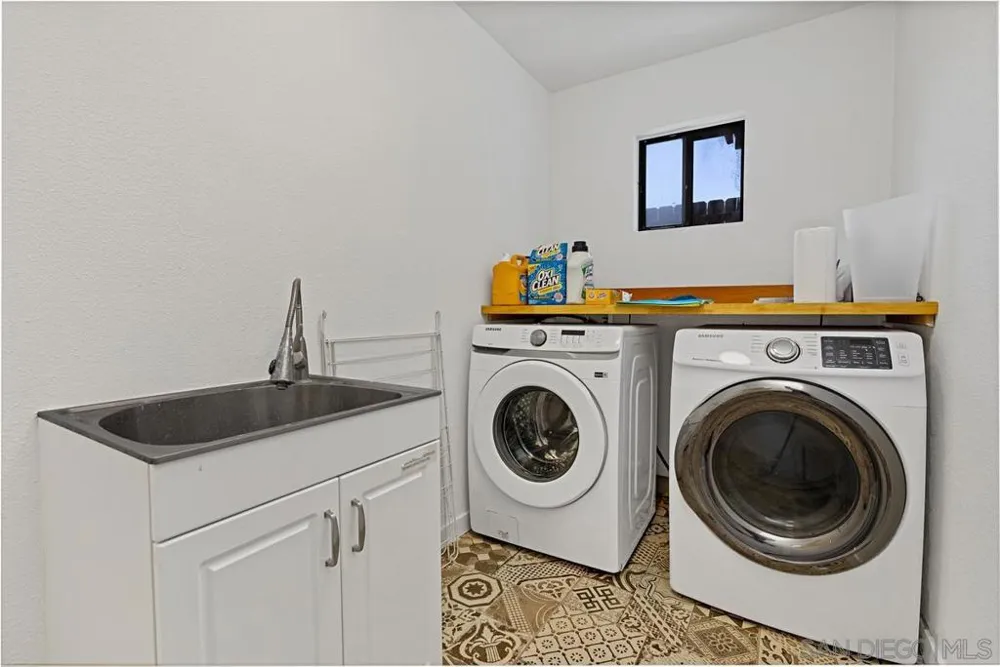 8857 Echo Dr La Mesa, CA 91941