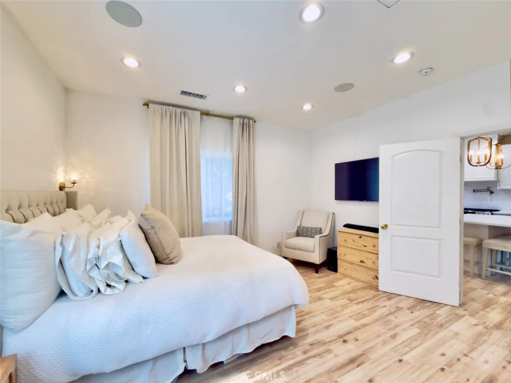 11454 Sunburst Street Lakeview Terrace, CA 91342