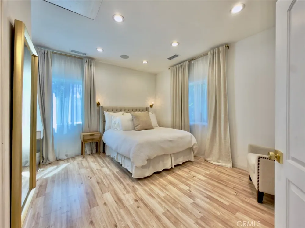11454 Sunburst Street Lakeview Terrace, CA 91342