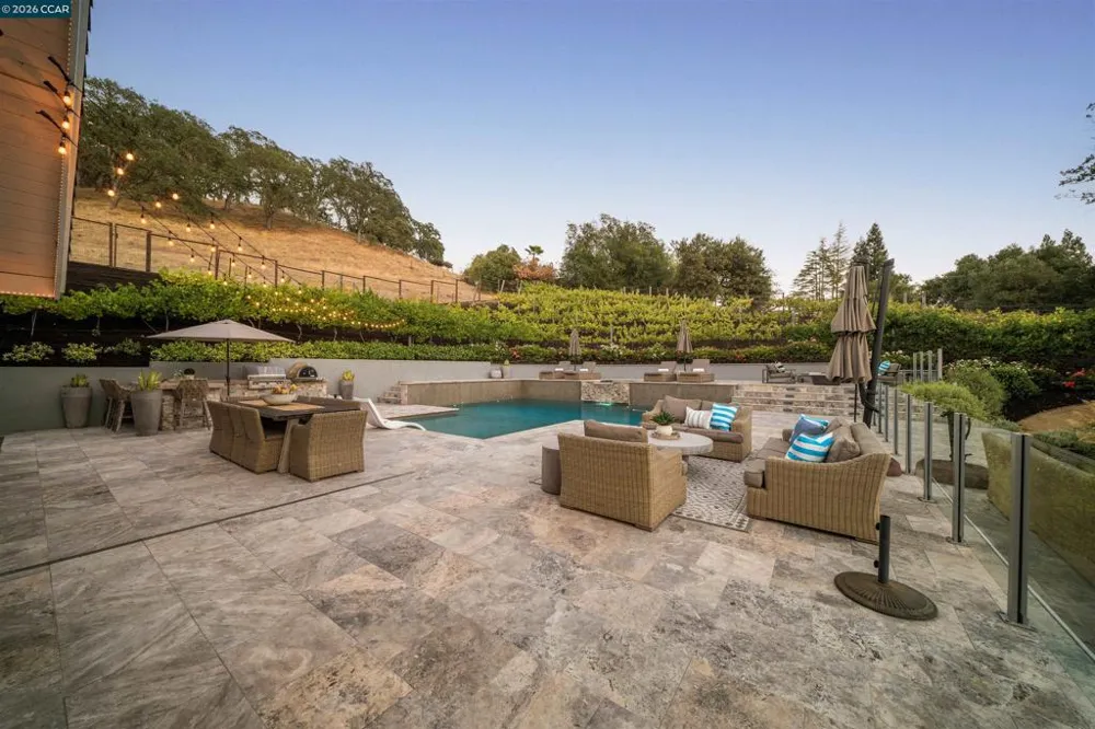 330 Twin Peaks Ln Alamo, CA 94507
