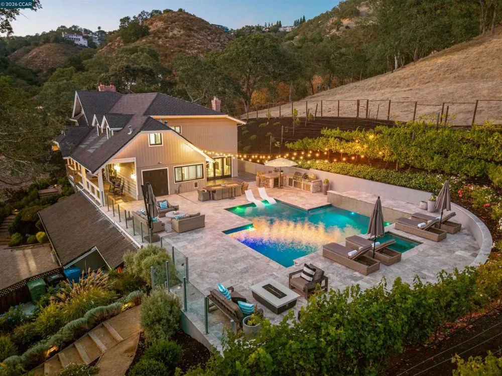 330 Twin Peaks Ln Alamo, CA 94507