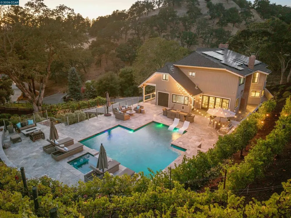 330 Twin Peaks Ln Alamo, CA 94507