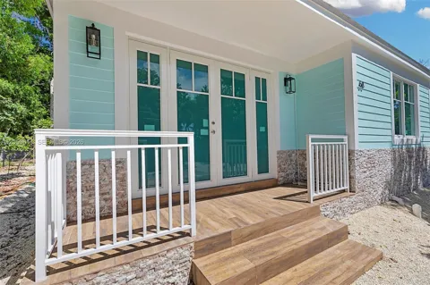 68 Coral Way