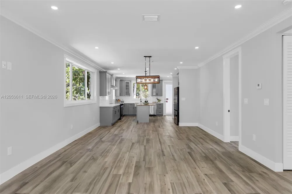 68 Coral Way Key Largo, FL 33037