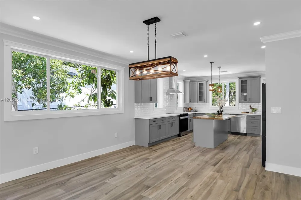68 Coral Way Key Largo, FL 33037