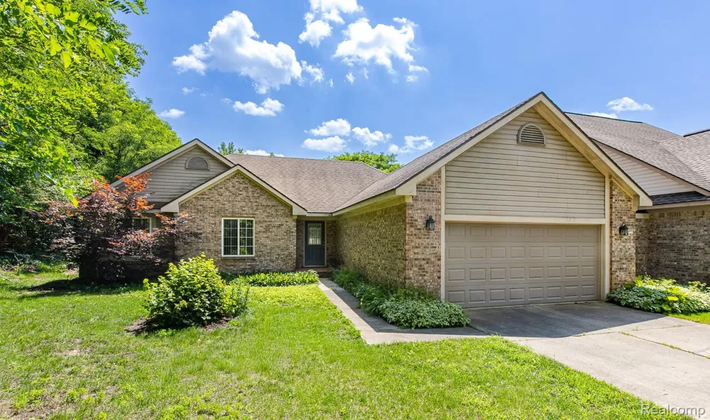 312 Reid Road Highland Charter Township, MI 48357