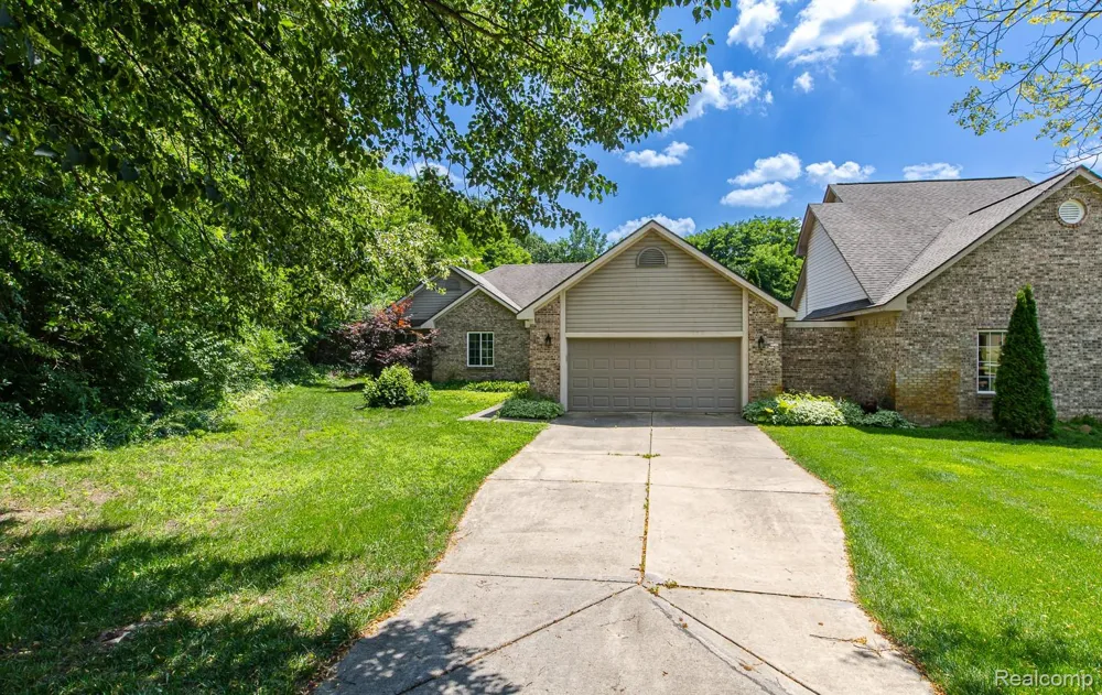 312 Reid Road Highland Charter Township, MI 48357