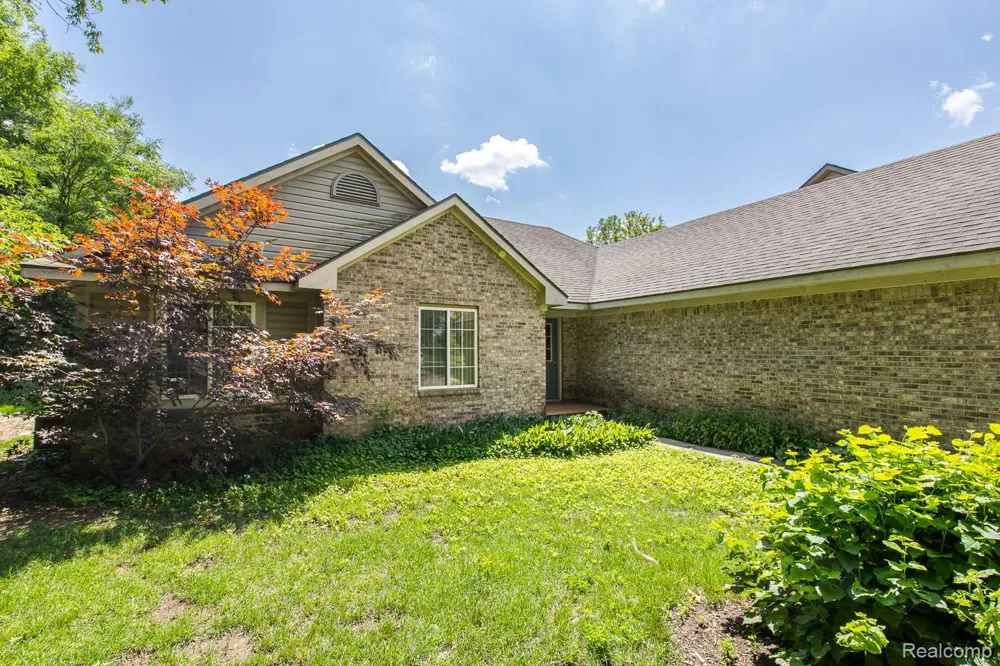 312 Reid Road Highland Charter Township, MI 48357