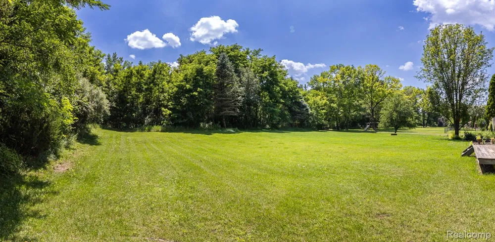 312 Reid Road Highland Charter Township, MI 48357