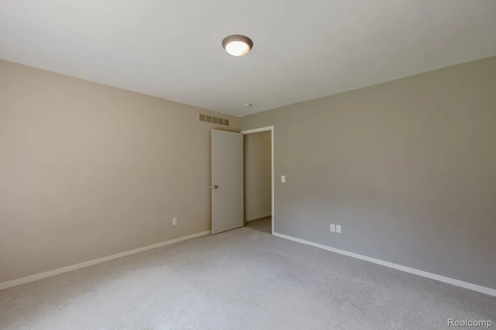 312 Reid Road Highland Charter Township, MI 48357