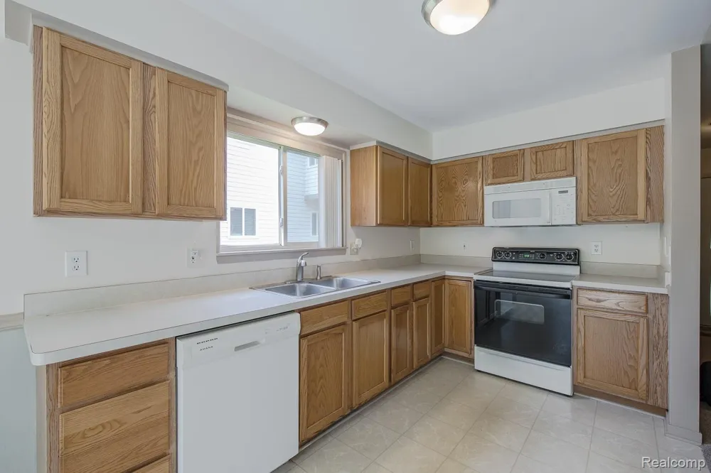 312 Reid Road Highland Charter Township, MI 48357