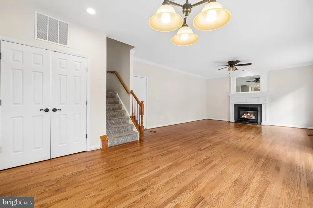 5871 PAINE RUN PL Manassas, VA 20112