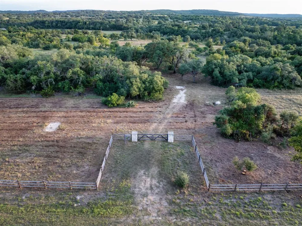 7275 Creek Road Dripping Springs, TX 78620