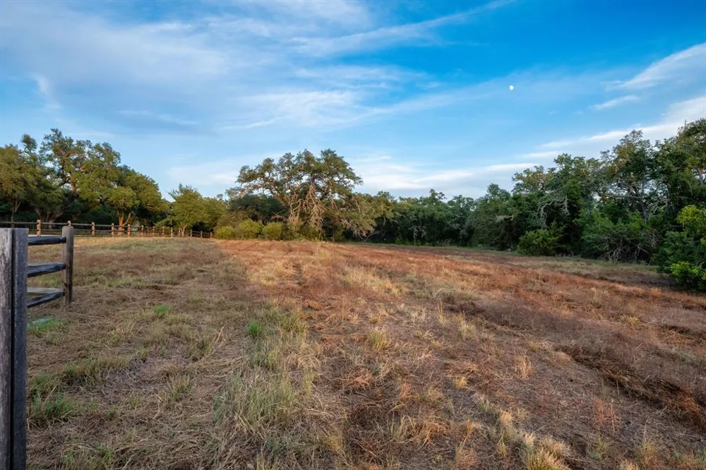 7275 Creek Road Dripping Springs, TX 78620