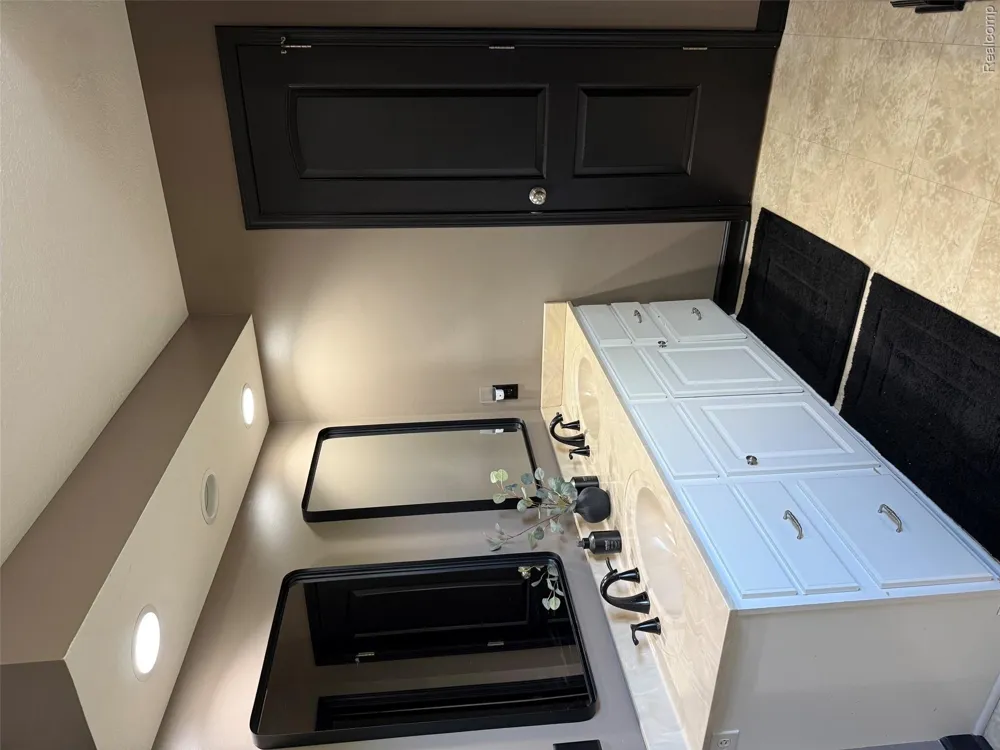 16118 Jeff Court Watertown Charter Township, MI 48837