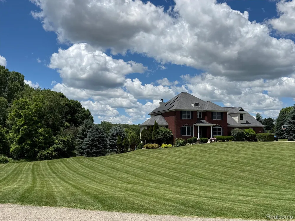 16118 Jeff Court Watertown Charter Township, MI 48837