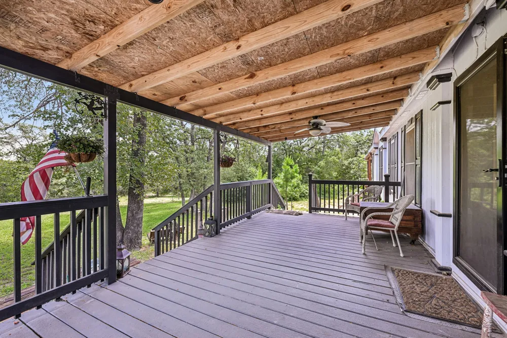 541 Hidden Oaks Drive Elgin, TX 78621