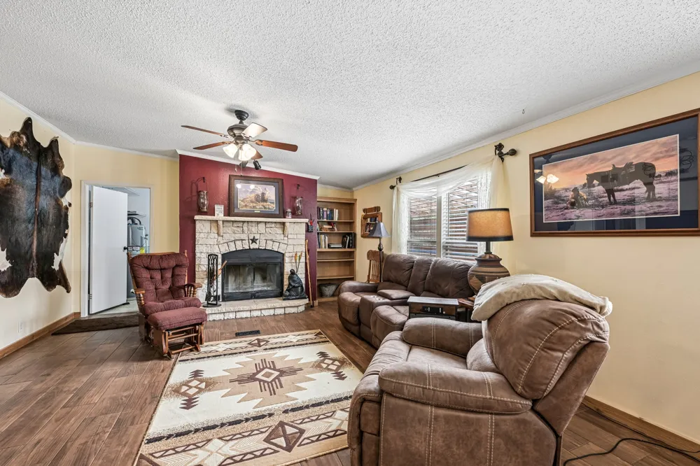 541 Hidden Oaks Drive Elgin, TX 78621