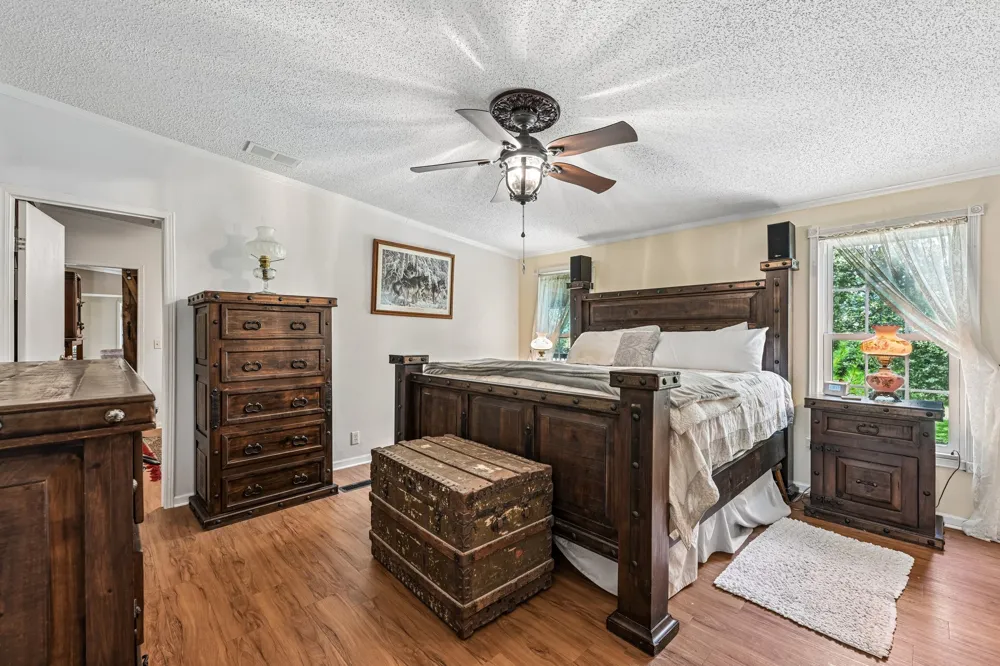 541 Hidden Oaks Drive Elgin, TX 78621