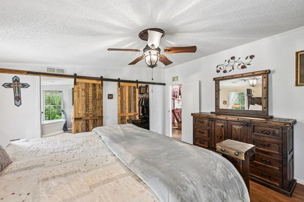 541 Hidden Oaks Drive Elgin, TX 78621