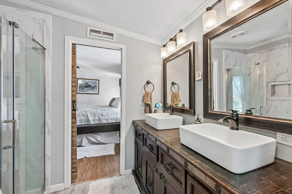 541 Hidden Oaks Drive Elgin, TX 78621