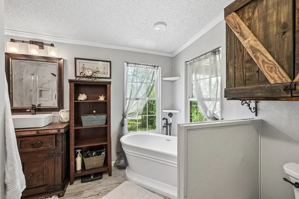 541 Hidden Oaks Drive Elgin, TX 78621