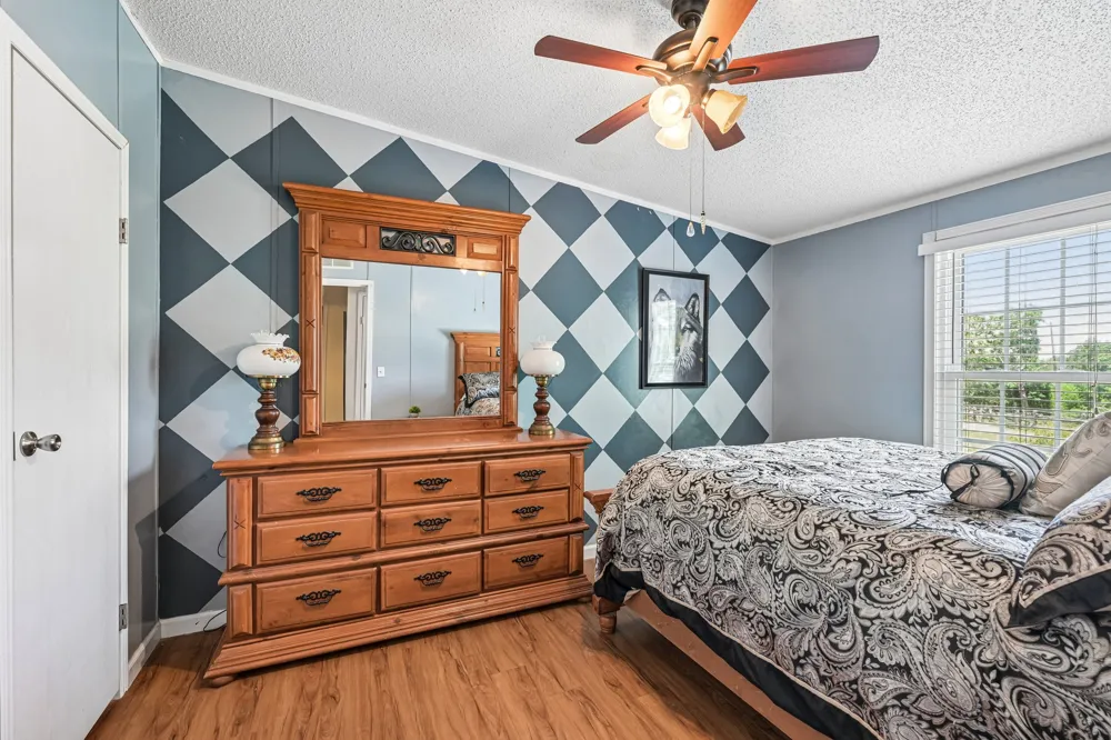 541 Hidden Oaks Drive Elgin, TX 78621