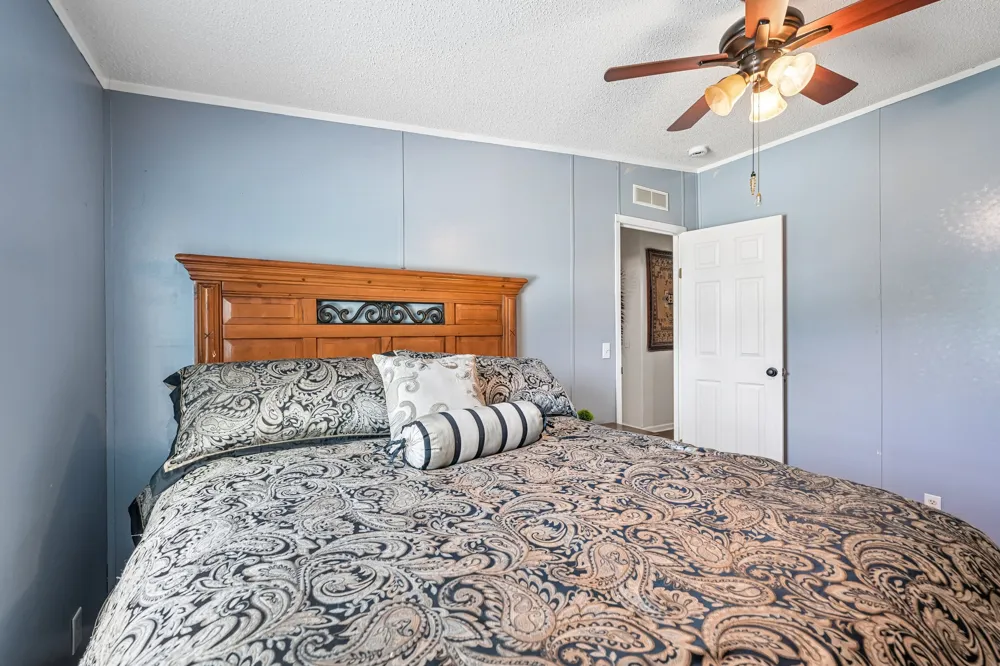 541 Hidden Oaks Drive Elgin, TX 78621
