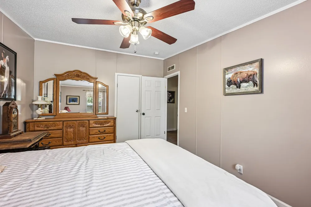541 Hidden Oaks Drive Elgin, TX 78621