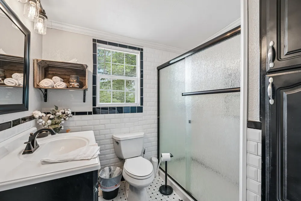 541 Hidden Oaks Drive Elgin, TX 78621