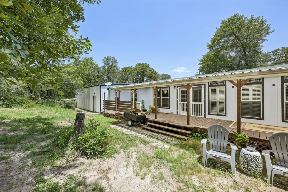 541 Hidden Oaks Drive Elgin, TX 78621