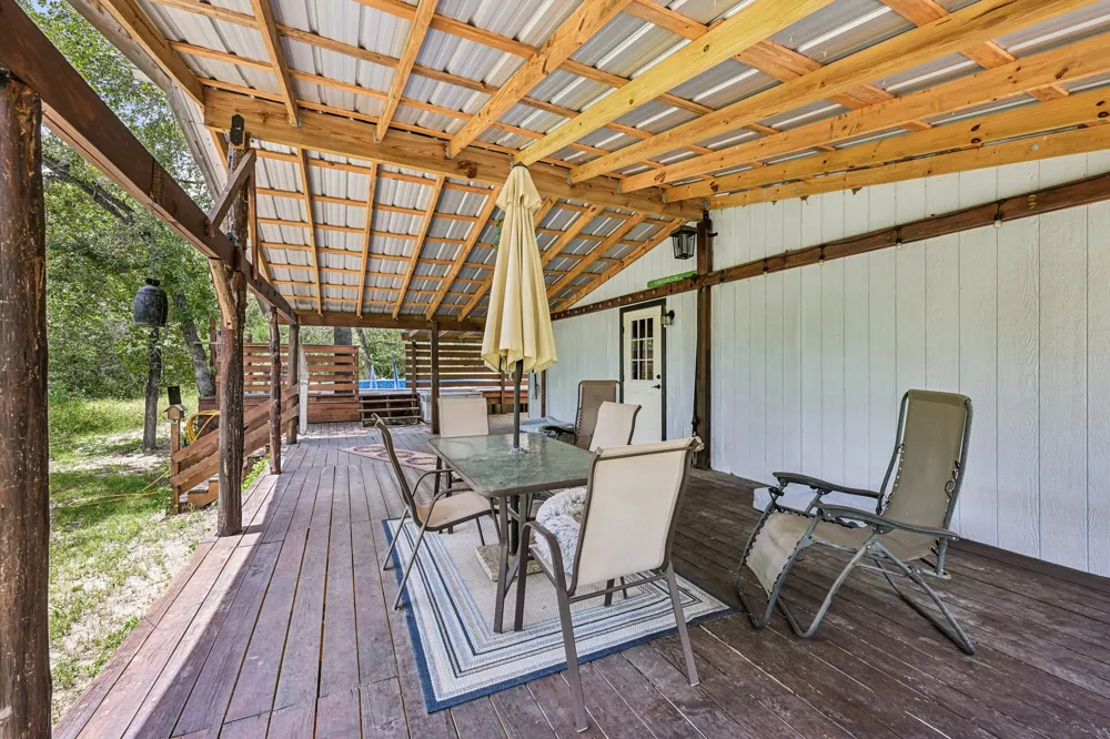 541 Hidden Oaks Drive Elgin, TX 78621