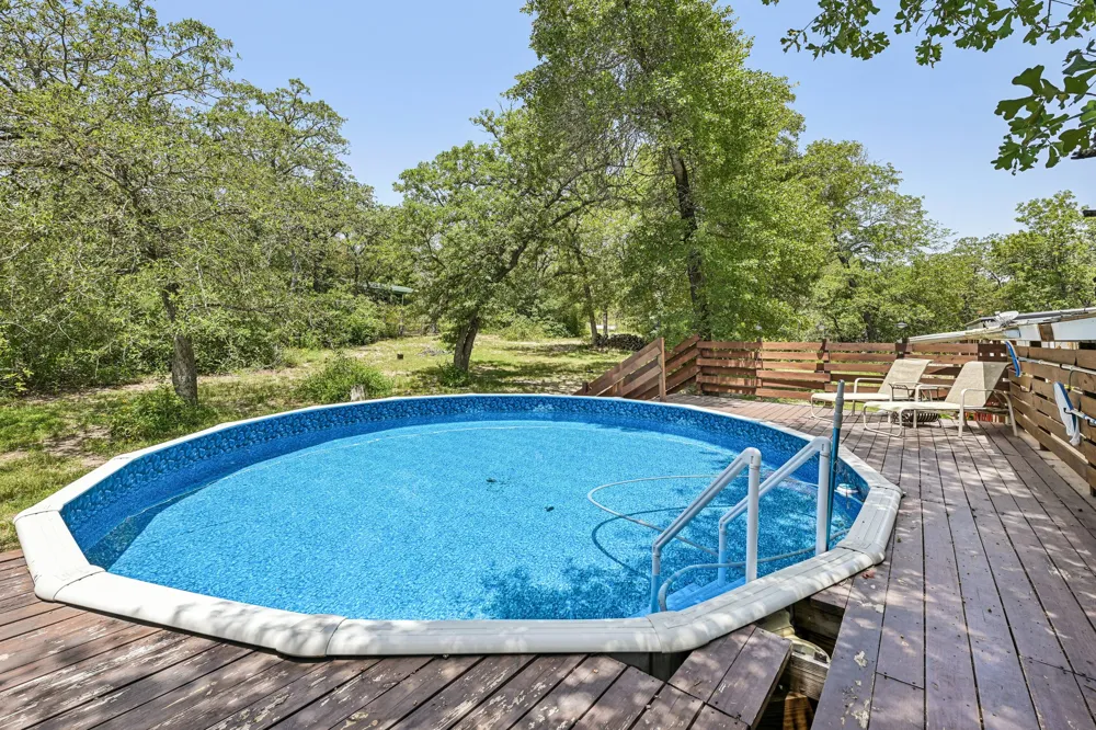 541 Hidden Oaks Drive Elgin, TX 78621