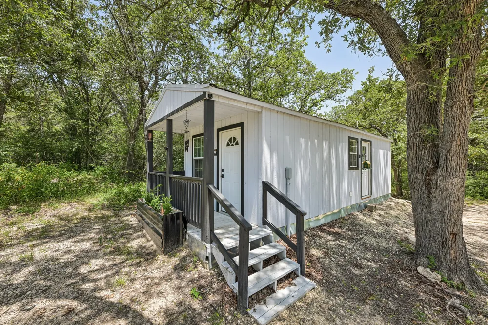 541 Hidden Oaks Drive Elgin, TX 78621